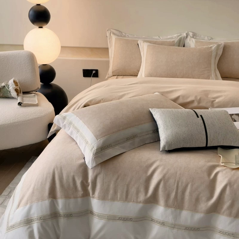 91家纺网 家纺一手货源 找家纺 2025年新款秋冬加厚A类全棉磨毛双面保暖四件套纯棉数码印花全工艺刺绣轻奢风床上用品 香颂黄