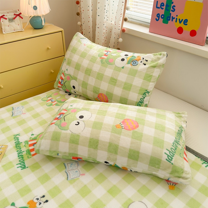 91家纺网 家纺一手货源 找家纺 初念 2025新款正版三丽鸥双面印花牛奶绒多功能四季款毛毯空调毯（撸猫触感，双倍柔软）（提供买家秀） 舒芙蕾-绿格大眼蛙