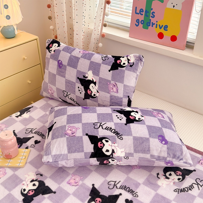 91家纺网 家纺一手货源 找家纺 初念 2025新款正版三丽鸥双面印花牛奶绒多功能四季款毛毯空调毯（撸猫触感，双倍柔软）（提供买家秀） 舒芙蕾-紫格库洛米