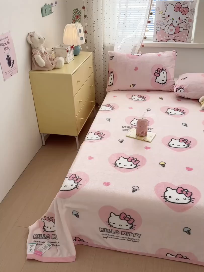 91家纺网 家纺一手货源 找家纺 初念 2025新款正版三丽鸥双面印花牛奶绒多功能四季款毛毯空调毯（撸猫触感，双倍柔软）（提供买家秀） 舒芙蕾-软萌KT