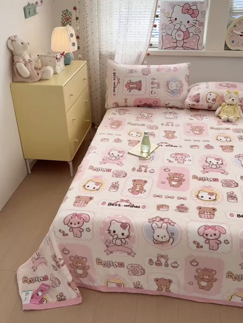 91家纺网 家纺一手货源 找家纺 初念 2025新款正版三丽鸥双面印花牛奶绒多功能四季款毛毯空调毯（撸猫触感，双倍柔软）（提供买家秀） 舒芙蕾-粉色回忆录