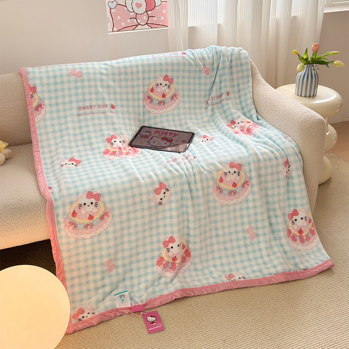 91家纺网 家纺一手货源 找家纺 初念 2025新款正版三丽鸥双面印花牛奶绒多功能四季款毛毯空调毯（撸猫触感，双倍柔软）（提供买家秀） 舒芙蕾-一口蛋糕猫