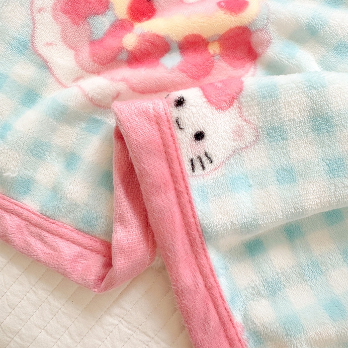 91家纺网 家纺一手货源 找家纺 初念 2025新款正版三丽鸥双面印花牛奶绒多功能四季款毛毯空调毯（撸猫触感，双倍柔软）（提供买家秀） 舒芙蕾-一口蛋糕猫