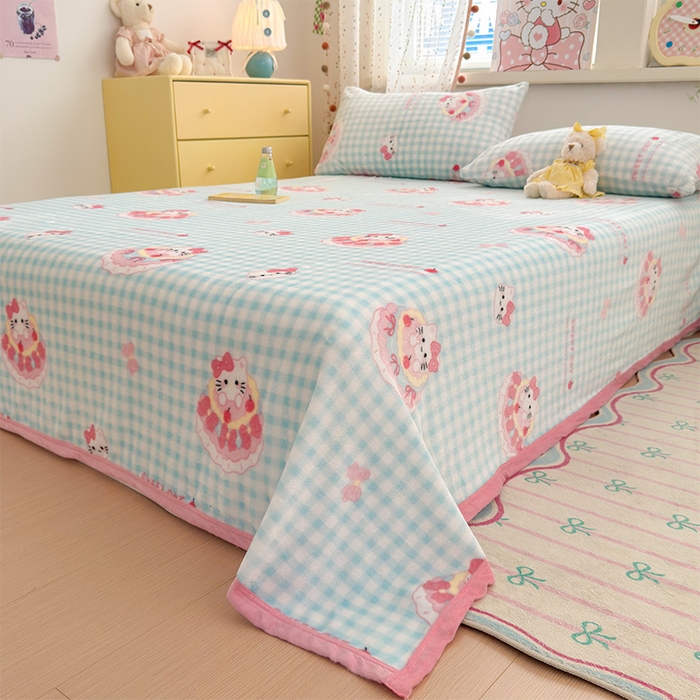 91家纺网 家纺一手货源 找家纺 初念 2025新款正版三丽鸥双面印花牛奶绒多功能四季款毛毯空调毯（撸猫触感，双倍柔软）（提供买家秀） 舒芙蕾-一口蛋糕猫