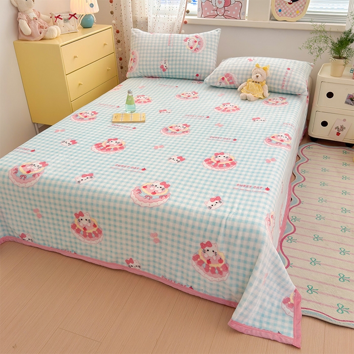 91家纺网 家纺一手货源 找家纺 初念 2025新款正版三丽鸥双面印花牛奶绒多功能四季款毛毯空调毯（撸猫触感，双倍柔软）（提供买家秀） 舒芙蕾-一口蛋糕猫