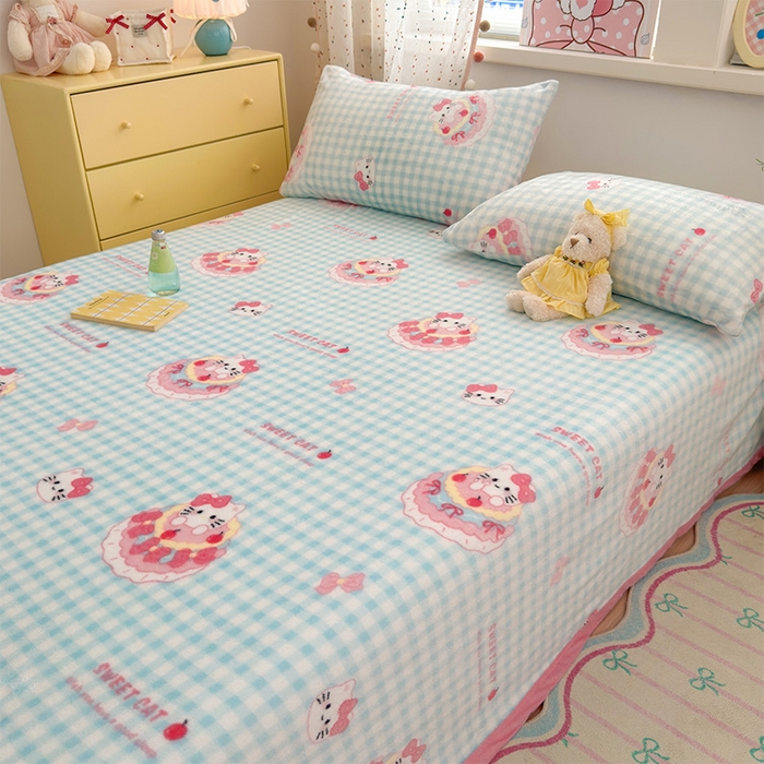 91家纺网 家纺一手货源 找家纺 初念 2025新款正版三丽鸥双面印花牛奶绒多功能四季款毛毯空调毯（撸猫触感，双倍柔软）（提供买家秀） 舒芙蕾-一口蛋糕猫