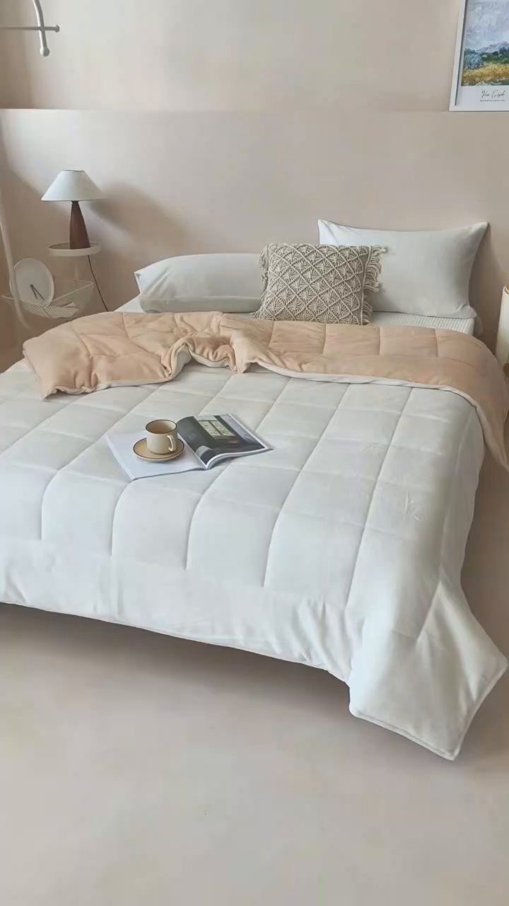 91家纺网 家纺一手货源 找家纺 恩和家纺 2025新款牛奶绒方格绗缝毯 米白