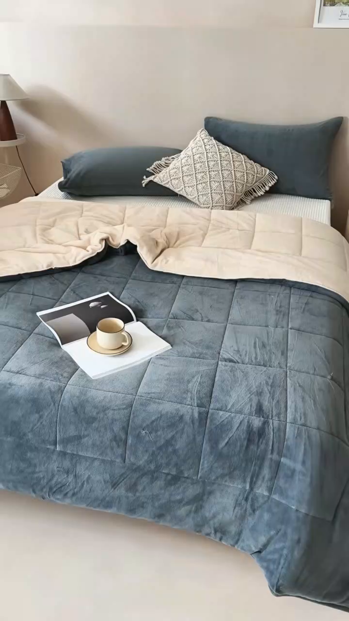 91家纺网 家纺一手货源 找家纺 恩和家纺 2025新款牛奶绒方格绗缝毯 深灰