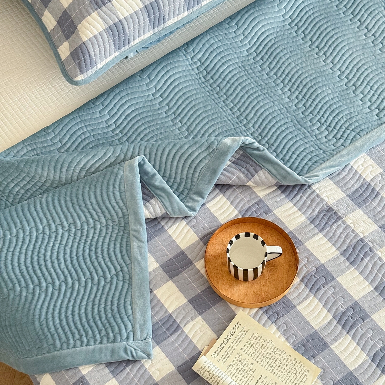 91家纺网 家纺一手货源 找家纺 乐野家居 2025新款A类全棉色织水洗棉棉加绒床盖三件套 左岸蓝