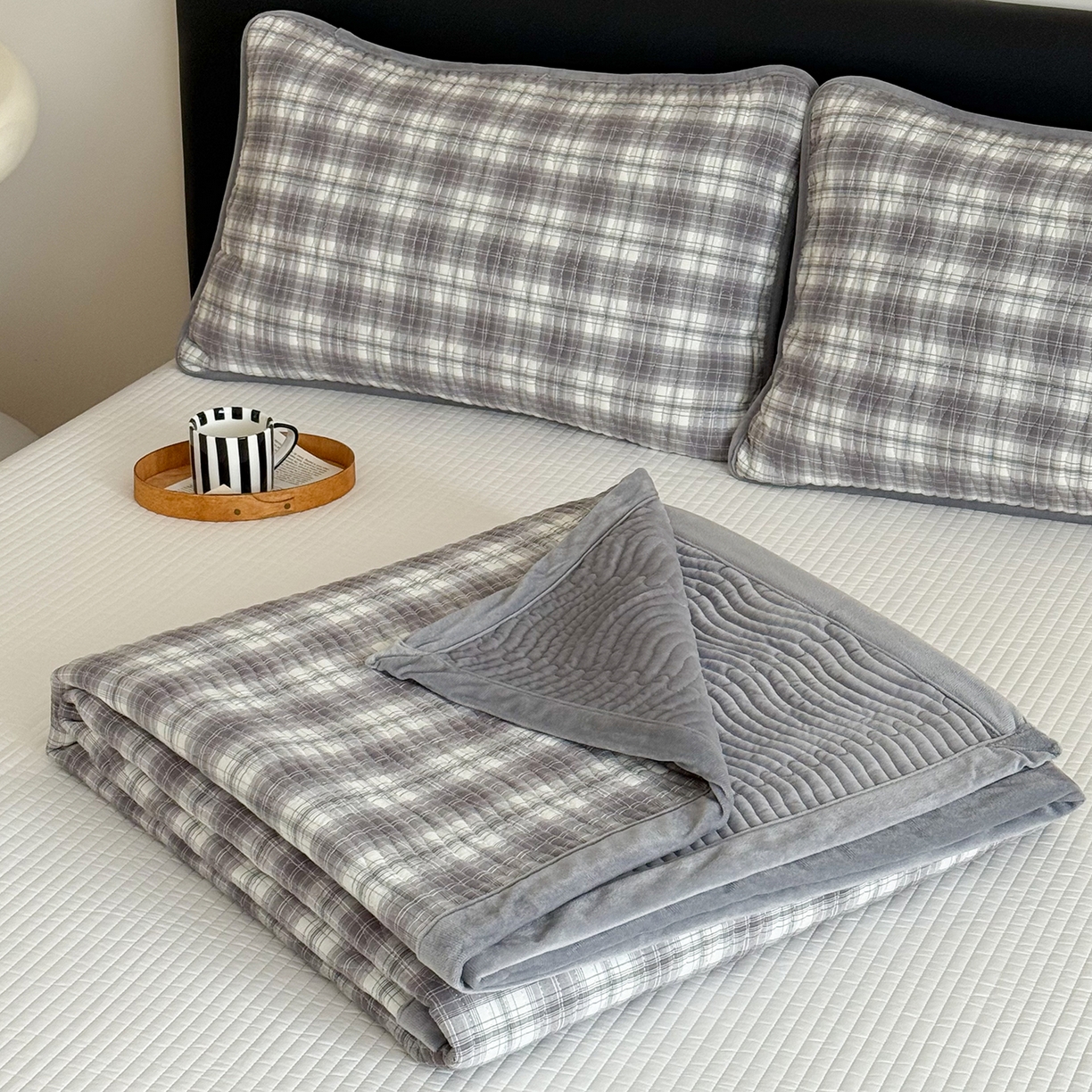 91家纺网 家纺一手货源 找家纺 乐野家居 2025新款A类全棉色织水洗棉棉加绒床盖三件套 可可灰