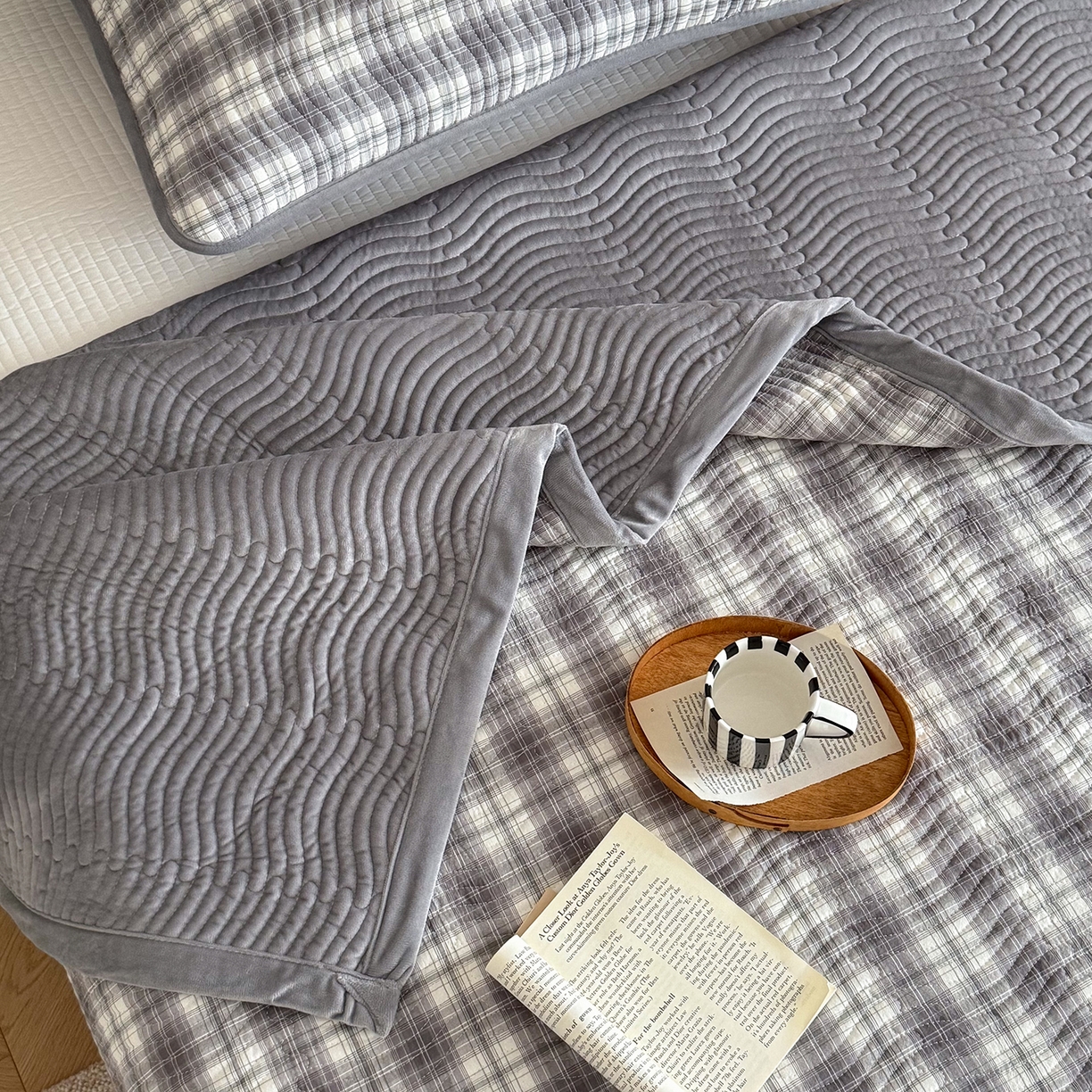 91家纺网 家纺一手货源 找家纺 乐野家居 2025新款A类全棉色织水洗棉棉加绒床盖三件套 可可灰