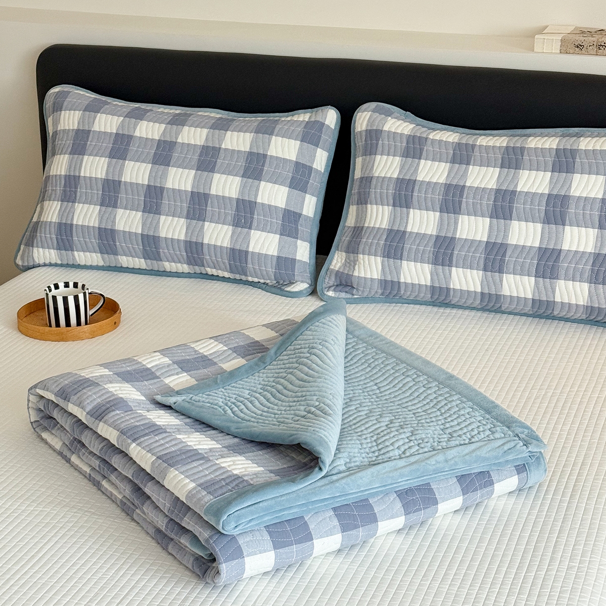 91家纺网 家纺一手货源 找家纺 乐野家居 2025新款A类全棉色织水洗棉棉加绒床盖三件套 左岸蓝