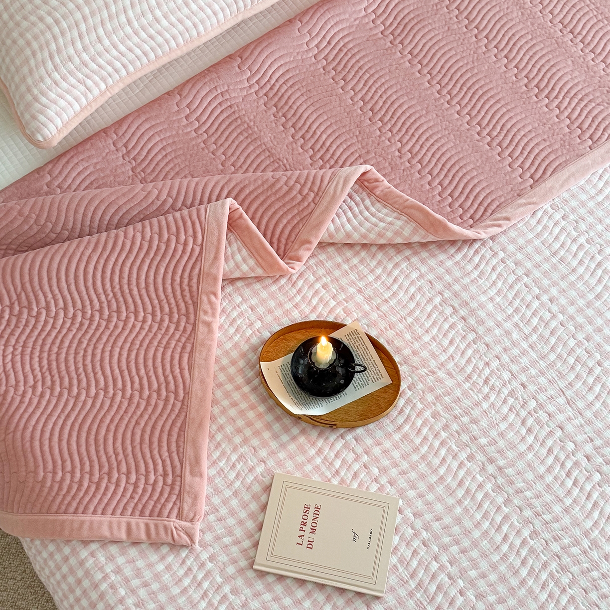 91家纺网 家纺一手货源 找家纺 乐野家居 2025新款A类全棉色织水洗棉棉加绒床盖三件套 粉小格