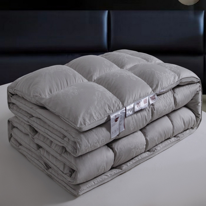 91家纺网 家纺一手货源 找家纺 缔莱（十三铭）被业 2025新款柔赛丝提花羽绒被壳羽毛被被子被芯 立体提花-灰色