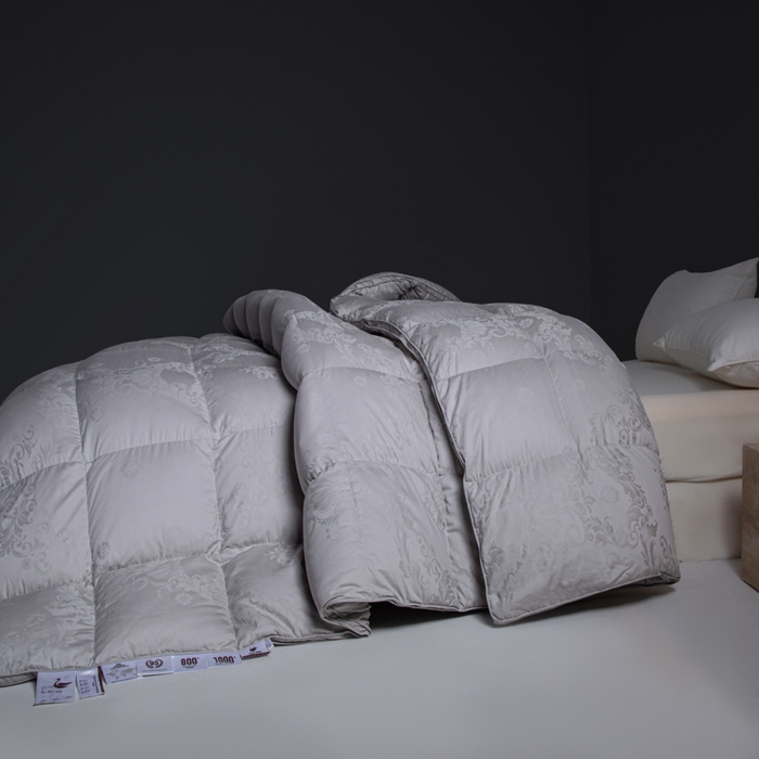 91家纺网 家纺一手货源 找家纺 缔莱（十三铭）被业 2025新款柔赛丝提花羽绒被壳羽毛被被子被芯 立体提花-灰色