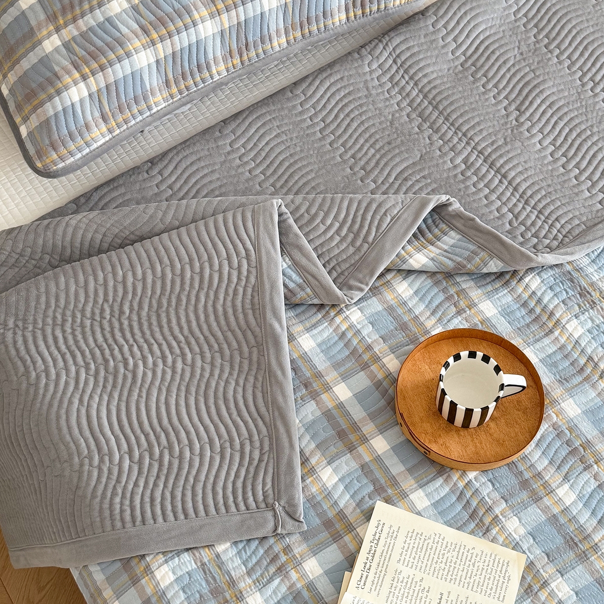 91家纺网 家纺一手货源 找家纺 乐野家居 2025新款A类全棉色织水洗棉棉加绒床盖三件套 蓝中格