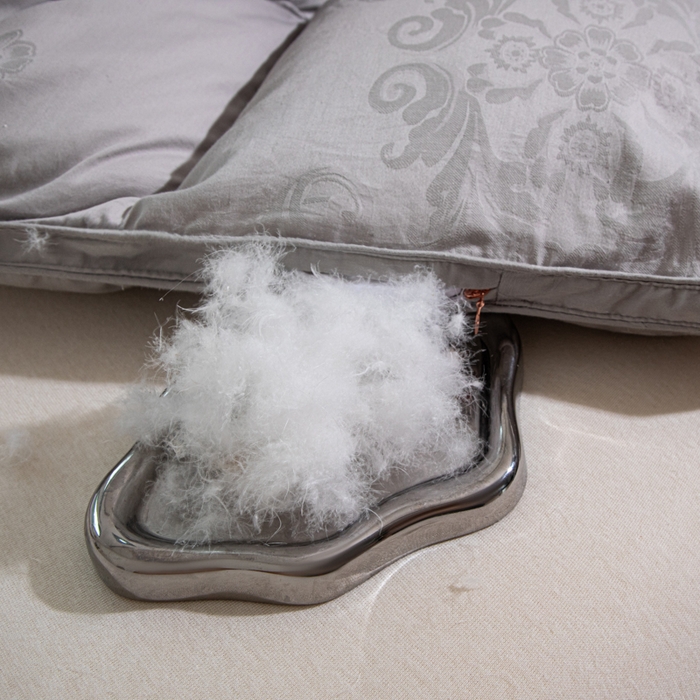 91家纺网 家纺一手货源 找家纺 缔莱（十三铭）被业 2025新款柔赛丝提花羽绒被壳羽毛被被子被芯 立体提花-灰色