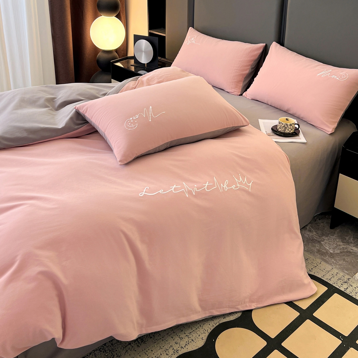 91家纺网 家纺一手货源 找家纺 有点武功  2025新款全棉纯色刺绣磨毛四件套（控价每个尺寸+30元） 粉灰