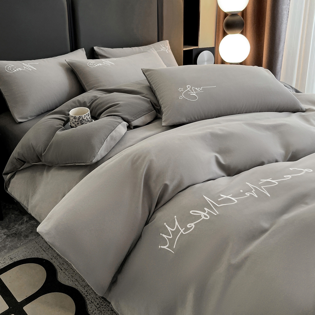 91家纺网 家纺一手货源 找家纺 有点武功  2025新款全棉纯色刺绣磨毛四件套（控价每个尺寸+30元） 浅灰