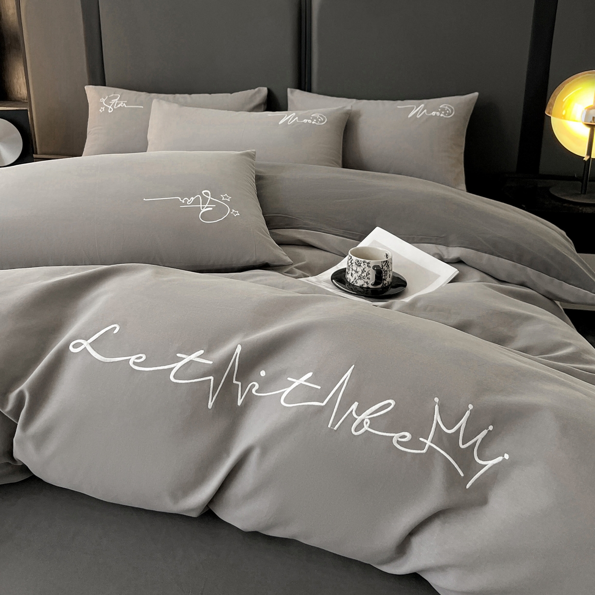 91家纺网 家纺一手货源 找家纺 有点武功  2025新款全棉纯色刺绣磨毛四件套（控价每个尺寸+30元） 浅灰