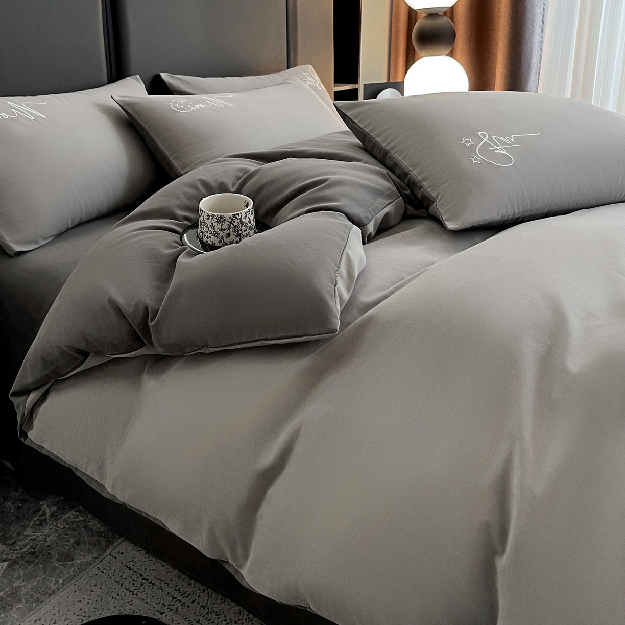 91家纺网 家纺一手货源 找家纺 有点武功  2025新款全棉纯色刺绣磨毛四件套（控价每个尺寸+30元） 浅灰