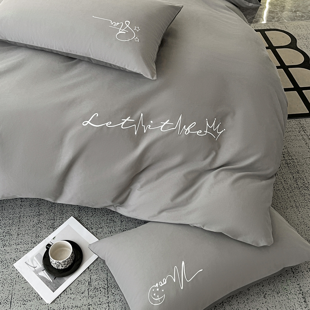 91家纺网 家纺一手货源 找家纺 有点武功  2025新款全棉纯色刺绣磨毛四件套（控价每个尺寸+30元） 浅灰