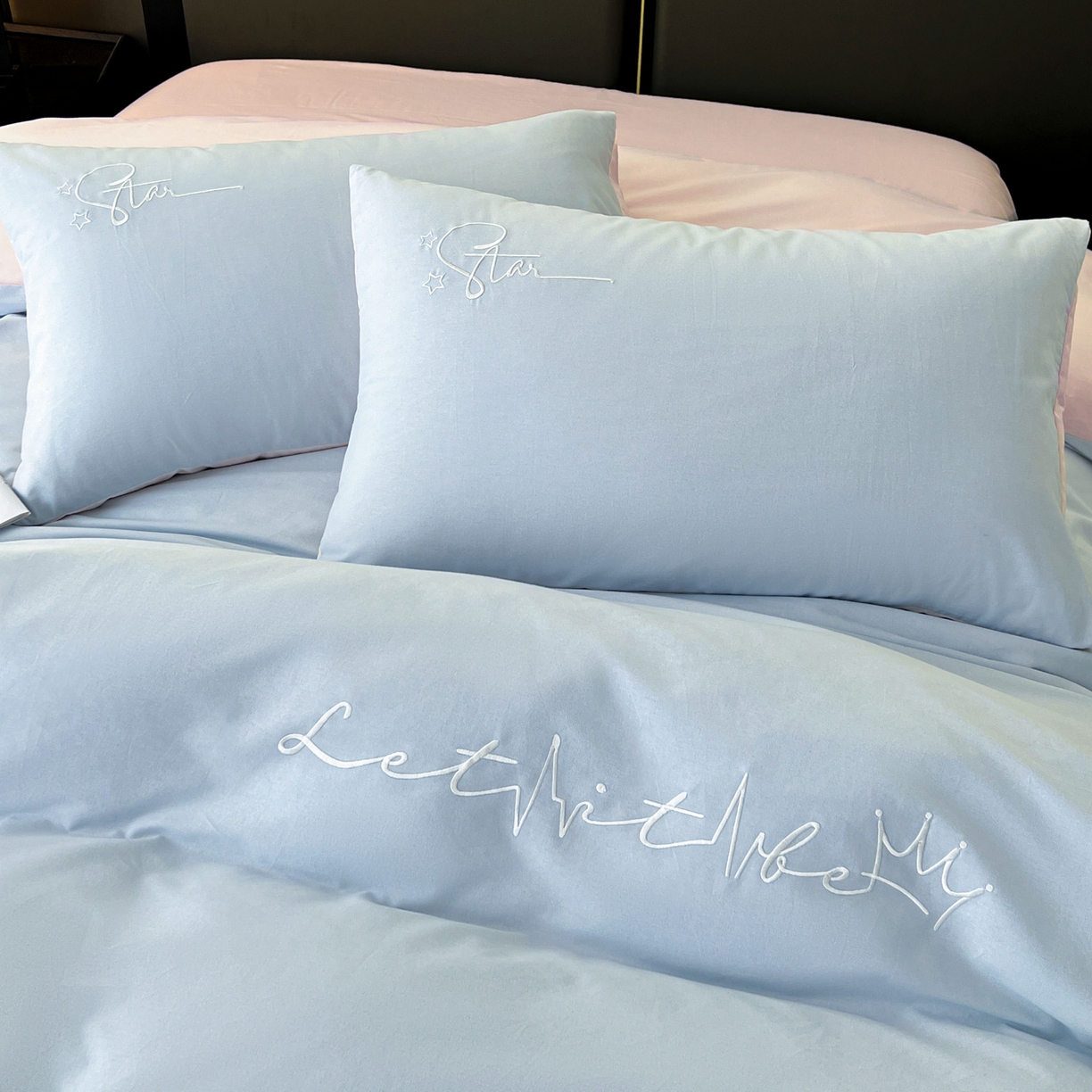 91家纺网 家纺一手货源 找家纺 有点武功  2025新款全棉纯色刺绣磨毛四件套（控价每个尺寸+30元） 浅蓝粉