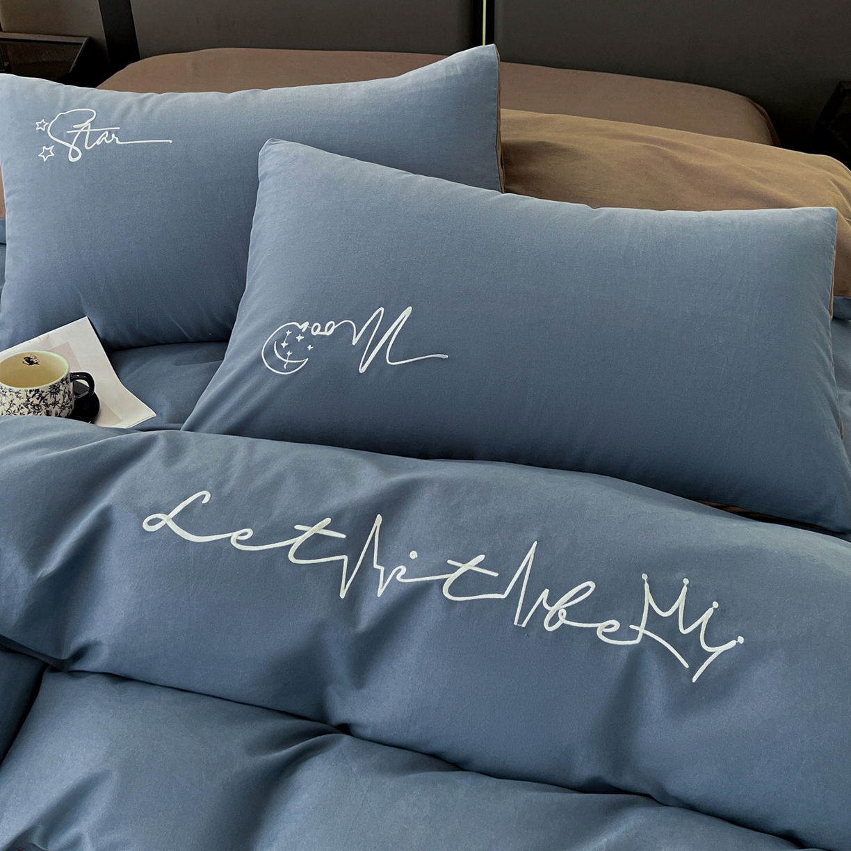 91家纺网 家纺一手货源 找家纺 有点武功  2025新款全棉纯色刺绣磨毛四件套（控价每个尺寸+30元） 深蓝咖