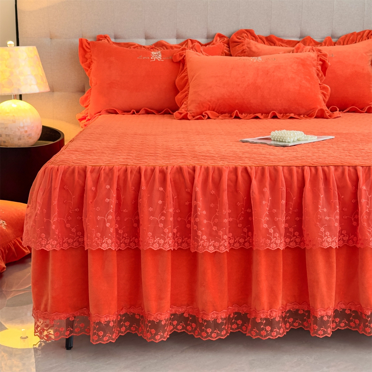 91家纺网 家纺一手货源 找家纺 （总）恒爱家纺 2025新款A类宝宝绒艾薇床裙四件套套件系列