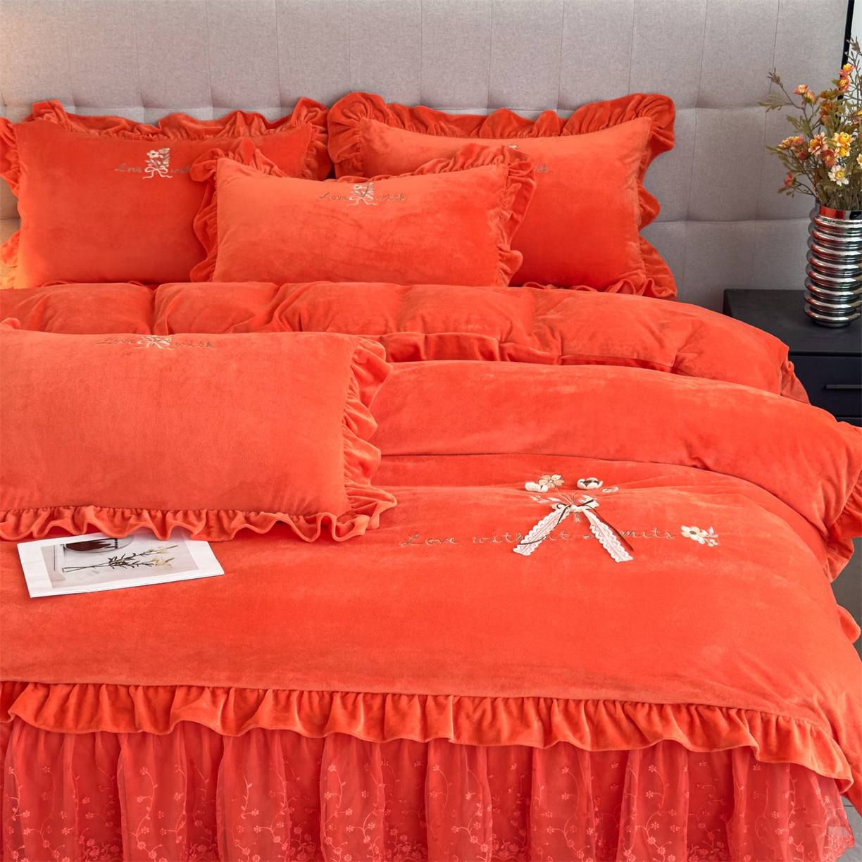 91家纺网 家纺一手货源 找家纺 （总）恒爱家纺 2025新款A类宝宝绒艾薇床裙四件套套件系列