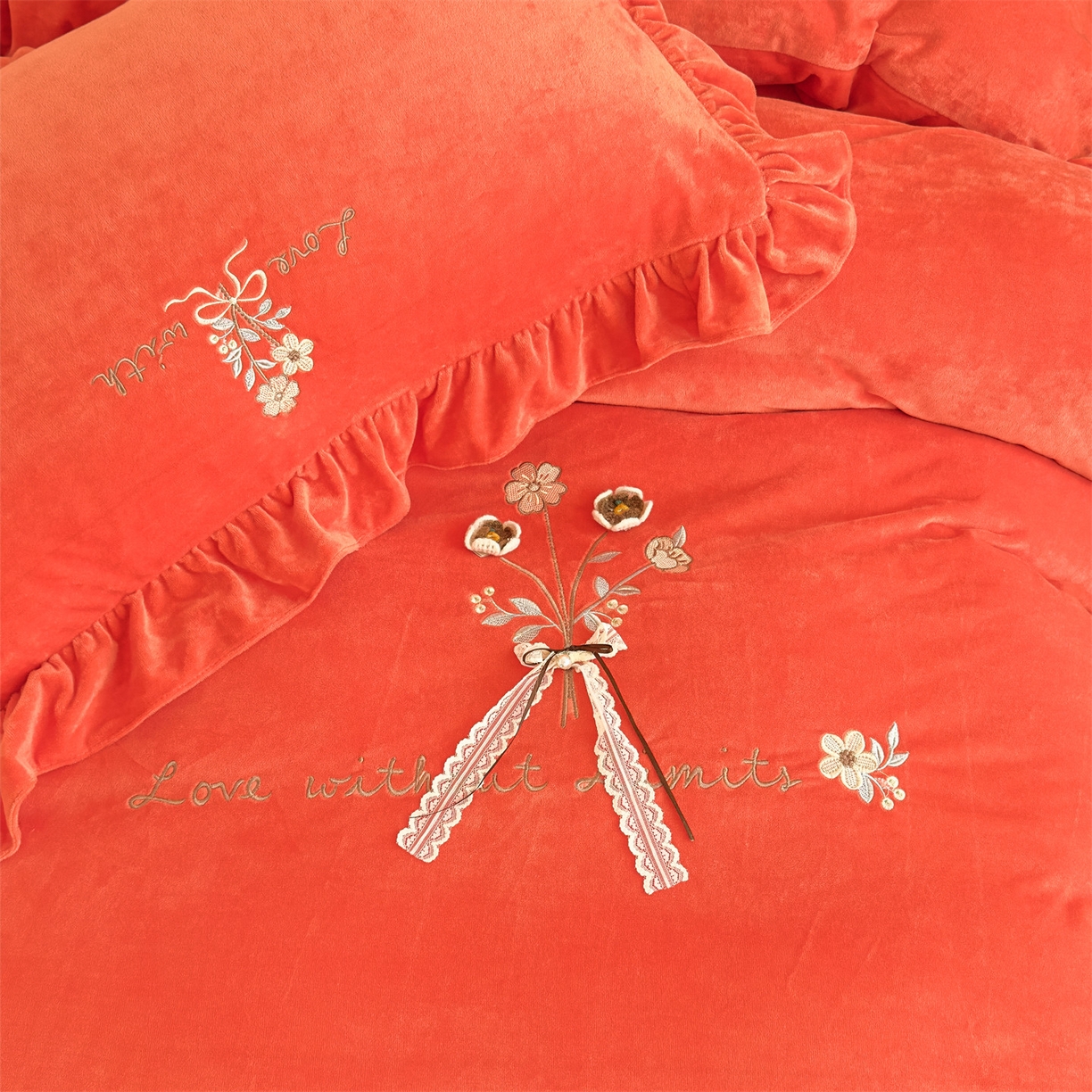 91家纺网 家纺一手货源 找家纺 （总）恒爱家纺 2025新款A类宝宝绒艾薇床裙四件套套件系列