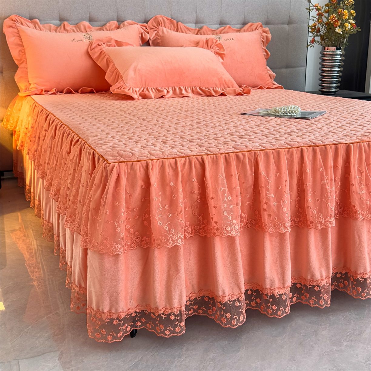 91家纺网 家纺一手货源 找家纺 恒爱家纺 2025新款A类宝宝绒艾薇床裙四件套套件系列 美人玉