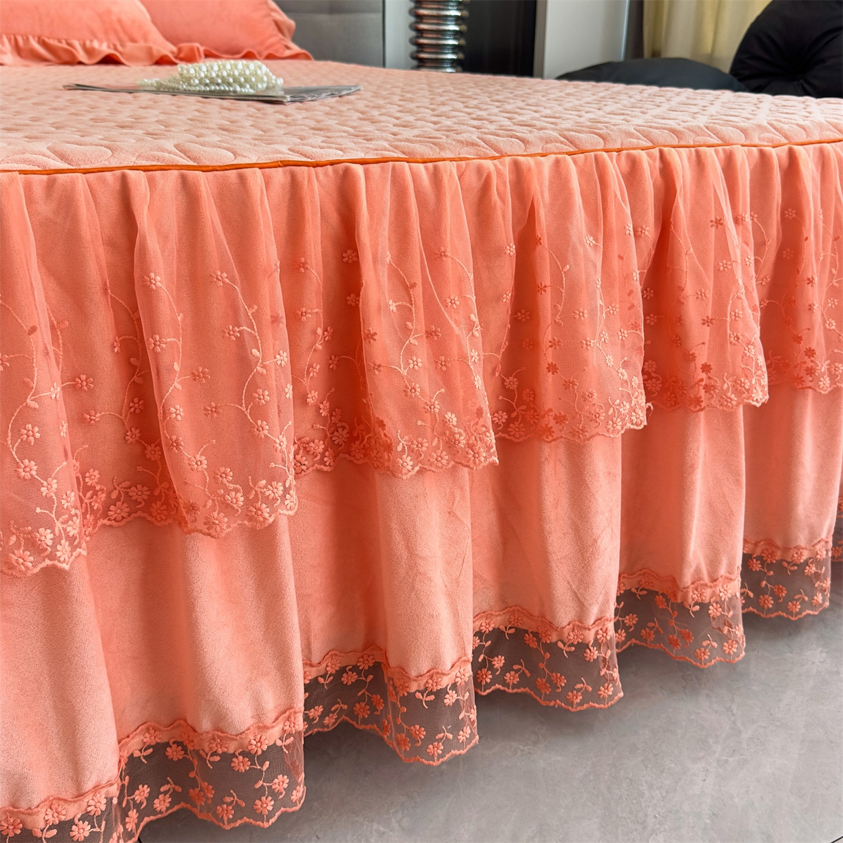 91家纺网 家纺一手货源 找家纺 恒爱家纺 2025新款A类宝宝绒艾薇床裙四件套套件系列 美人玉