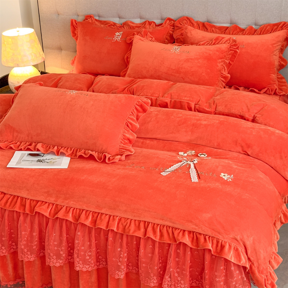 恒爱家纺 2025新款A类宝宝绒艾薇床裙四件套套件系列 爱玛橙