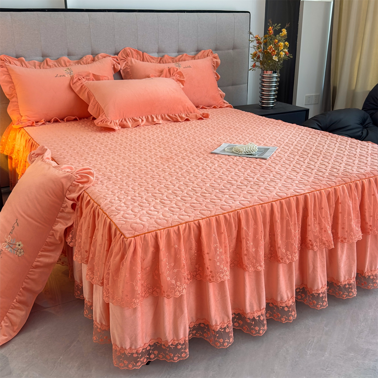 91家纺网 家纺一手货源 找家纺 恒爱家纺 2025新款A类宝宝绒艾薇床裙四件套套件系列 美人玉