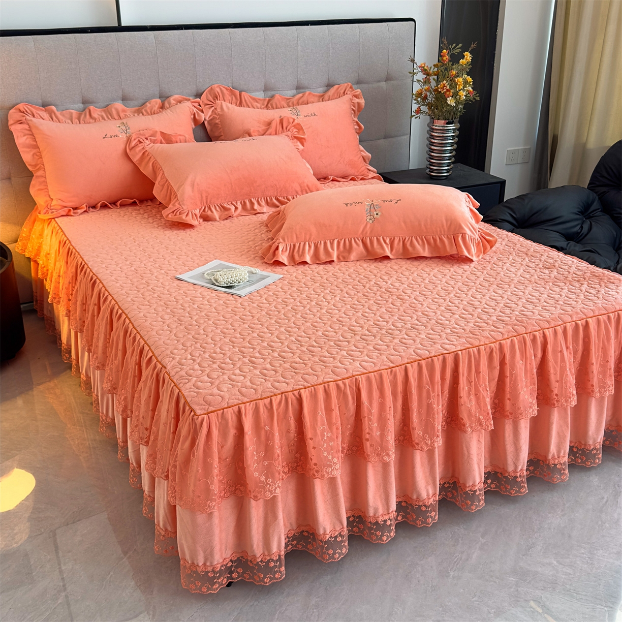 91家纺网 家纺一手货源 找家纺 恒爱家纺 2025新款A类宝宝绒艾薇床裙四件套套件系列 美人玉