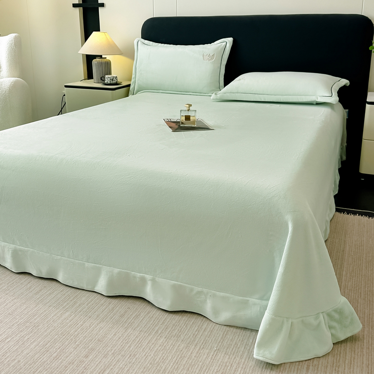 91家纺网 家纺一手货源 找家纺 富米莱（原臻工厂） 2025新款高克重高端刺绣牛奶绒天鹅之恋床盖床单四件套 绒天鹅之恋-柳绿