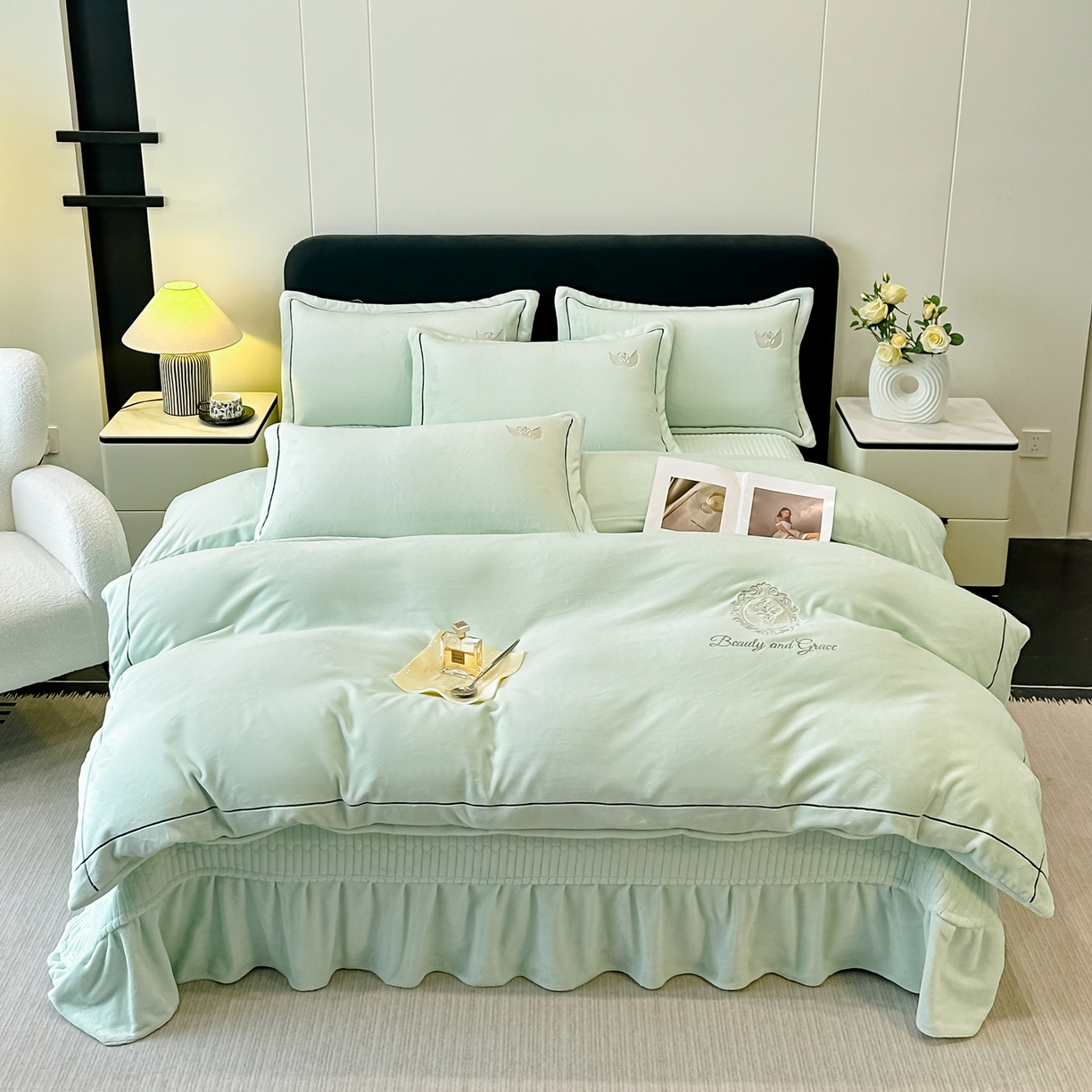 91家纺网 家纺一手货源 找家纺 富米莱（原臻工厂） 2025新款高克重高端刺绣牛奶绒天鹅之恋床盖床单四件套 绒天鹅之恋-柳绿