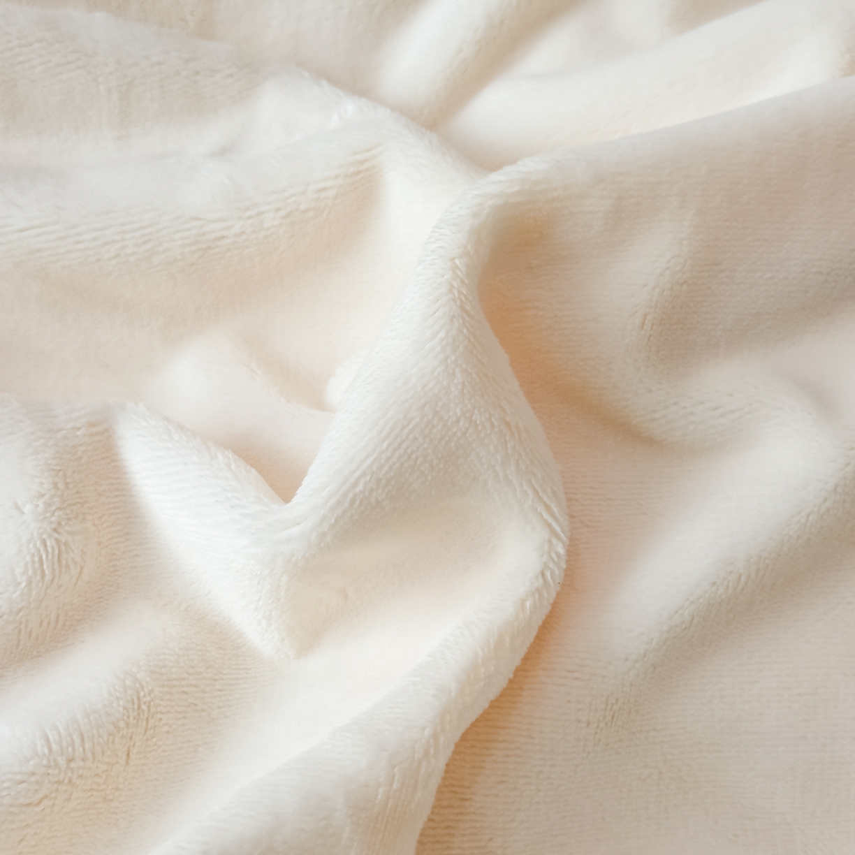 91家纺网 家纺一手货源 找家纺 富米莱（原臻工厂） 2025新款高克重高端刺绣牛奶绒天鹅之恋床盖床单四件套 绒天鹅之恋-奶昔白