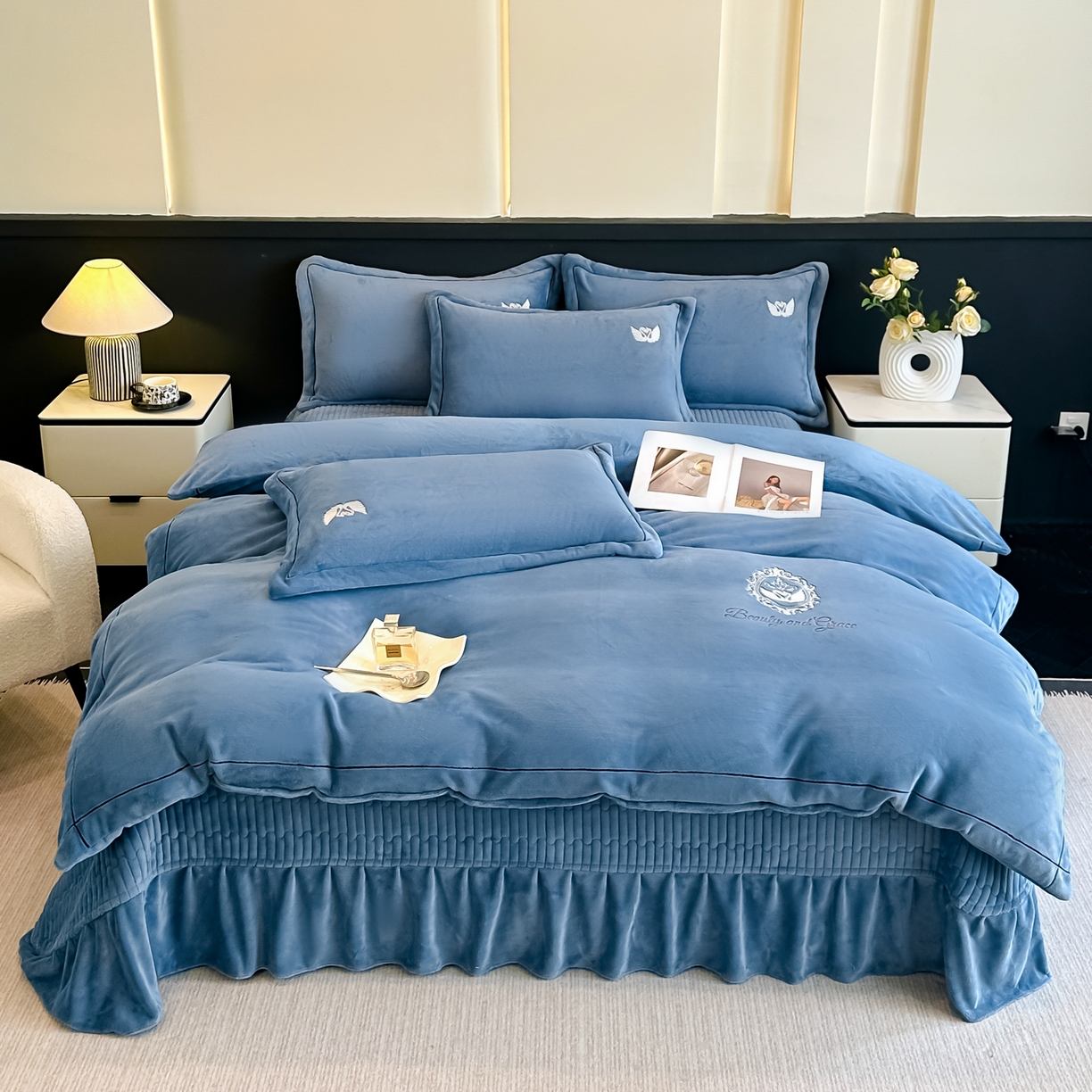 91家纺网 家纺一手货源 找家纺 （总）富米莱（原臻工厂） 2025新款高克重高端刺绣牛奶绒天鹅之恋床盖床单四件套