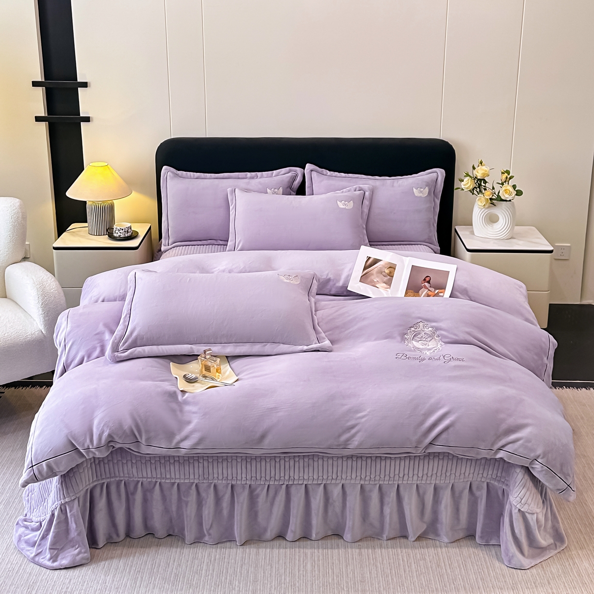 91家纺网 家纺一手货源 找家纺 富米莱（原臻工厂） 2025新款高克重高端刺绣牛奶绒天鹅之恋床盖床单四件套 绒天鹅之恋-杏紫