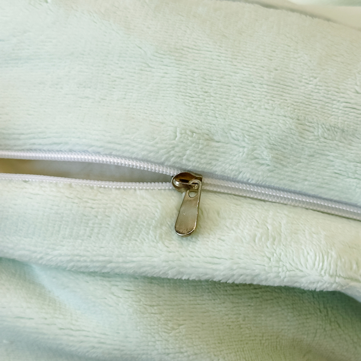 91家纺网 家纺一手货源 找家纺 富米莱（原臻工厂） 2025新款高克重高端刺绣牛奶绒天鹅之恋床盖床单四件套 绒天鹅之恋-柳绿