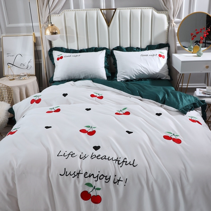 91家纺网 家纺一手货源 找家纺 晶缦家纺 2025新款韩版纯棉60支全棉贡缎长绒棉绣花四件套 彤彤樱桃-猫眼绿