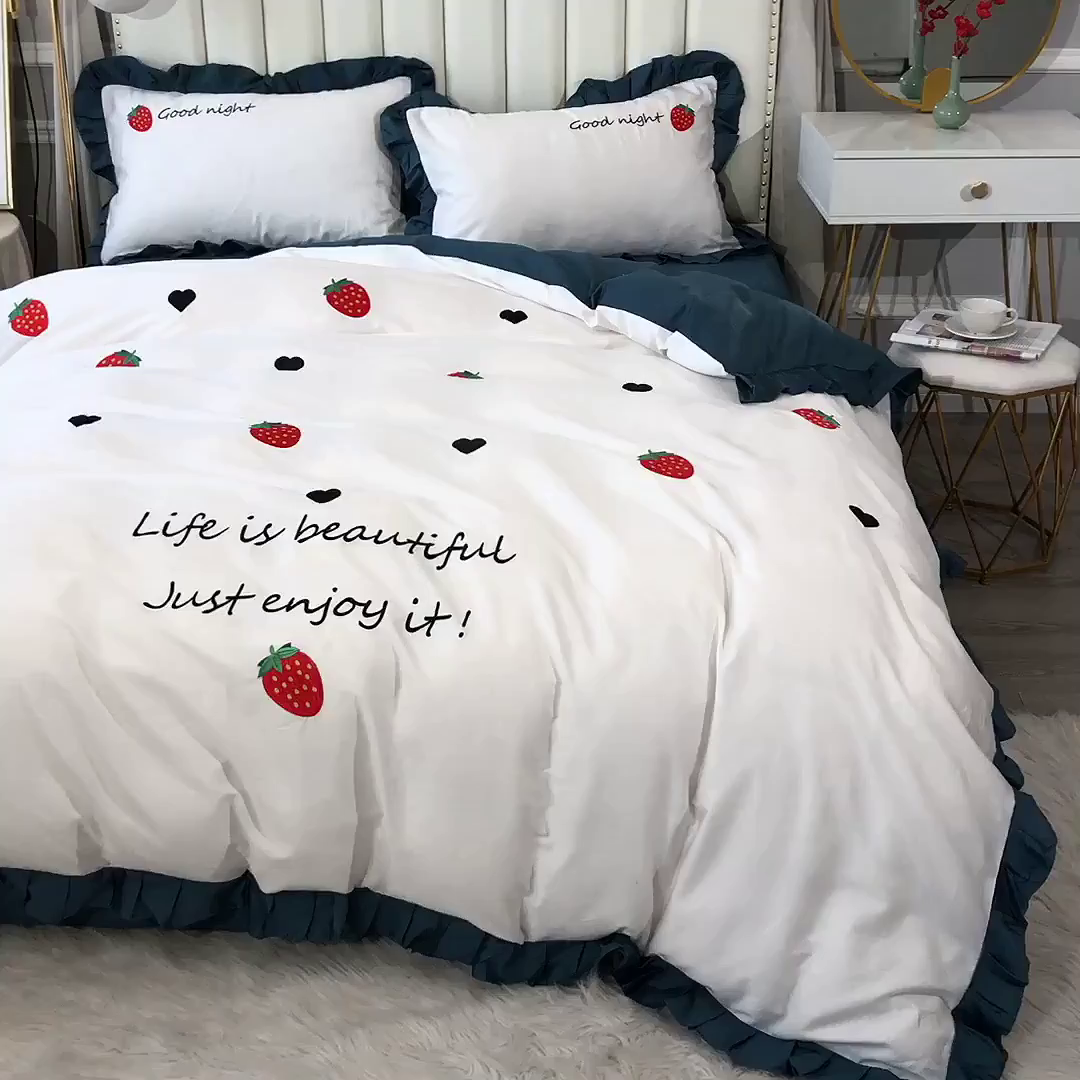 91家纺网 家纺一手货源 找家纺 晶缦家纺 2025新款韩版纯棉60支全棉贡缎长绒棉绣花四件套 夕夕草莓-宝石蓝