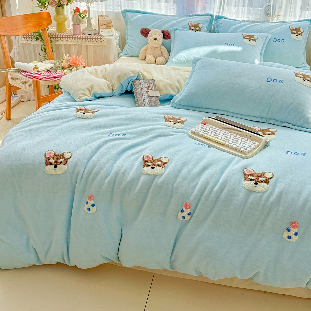 91家纺网 家纺一手货源 找家纺 （总）KT猫直营店 2025新款高克重大版毛巾绣牛奶绒卡通四件套