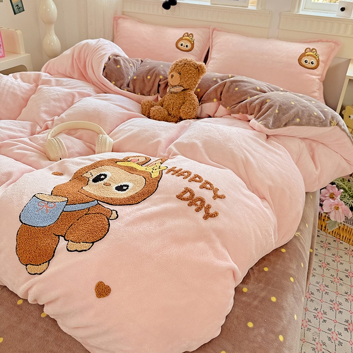 91家纺网 家纺一手货源 找家纺 （总）KT猫直营店 2025新款高克重大毛巾绣牛奶绒卡通四件套