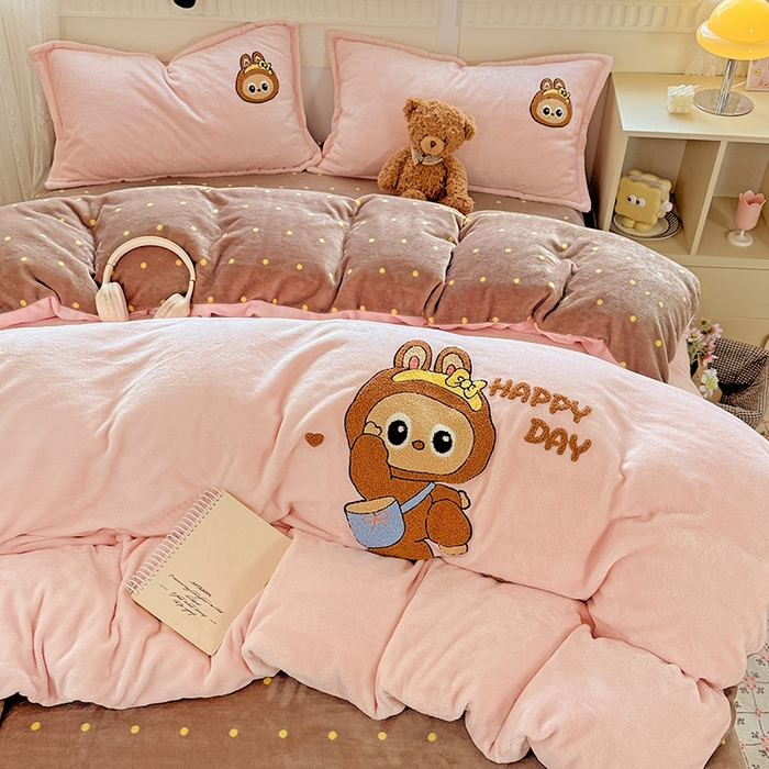 91家纺网 家纺一手货源 找家纺 （总）KT猫直营店 2025新款高克重大毛巾绣牛奶绒卡通四件套