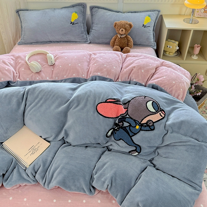 91家纺网 家纺一手货源 找家纺 （总）KT猫直营店 2025新款高克重大毛巾绣牛奶绒卡通四件套