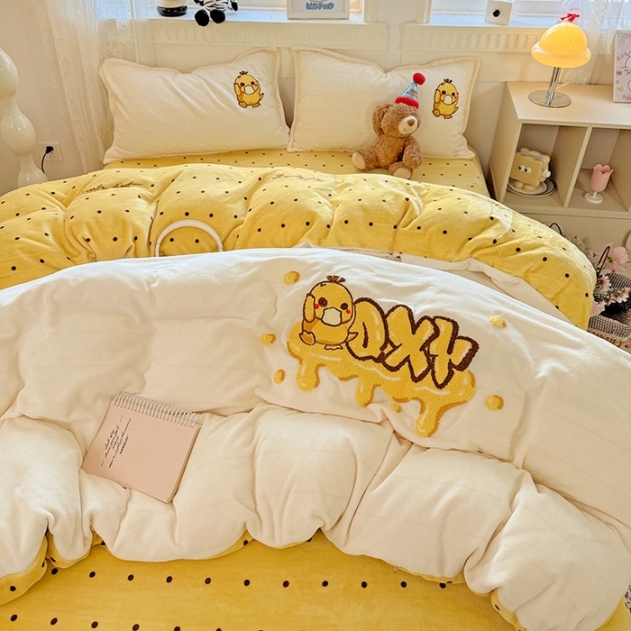 91家纺网 家纺一手货源 找家纺 （总）KT猫直营店 2025新款高克重大毛巾绣牛奶绒卡通四件套