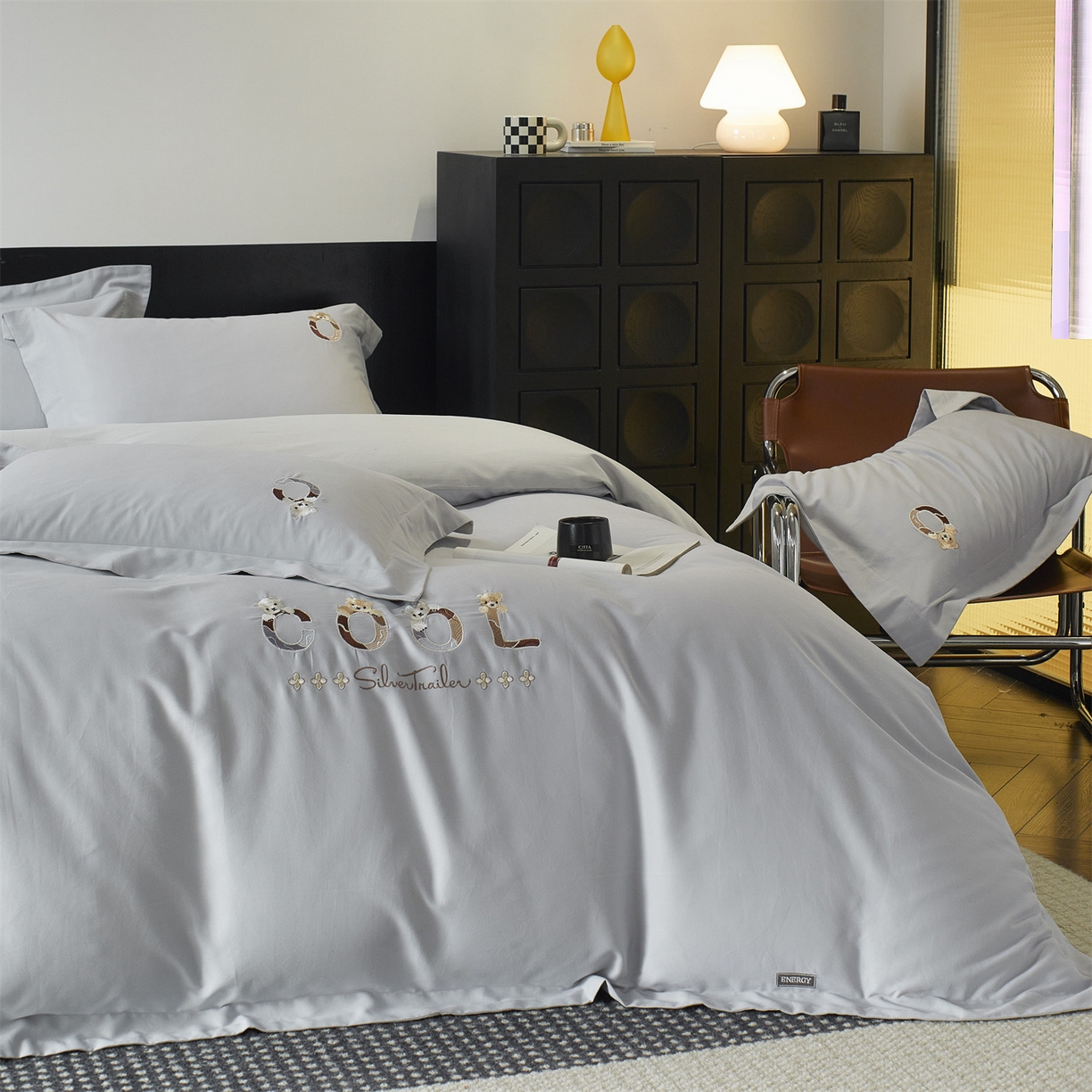 91家纺网 家纺一手货源 找家纺 鼎飞家纺 2025新款全棉磨毛刺绣四件套系列-梵 梵-雅灰